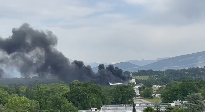Φωτιά και εκρήξεις στο αεροδρόμιο της Γενεύης – Δείτε βίντεο