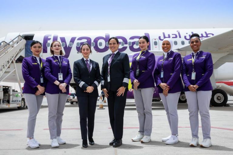 Σαουδική Αραβία: Αποκλειστικά γυναίκες, για πρώτη φορά, το πλήρωμα πτήσης από το Ριάντ στη Τζέντα