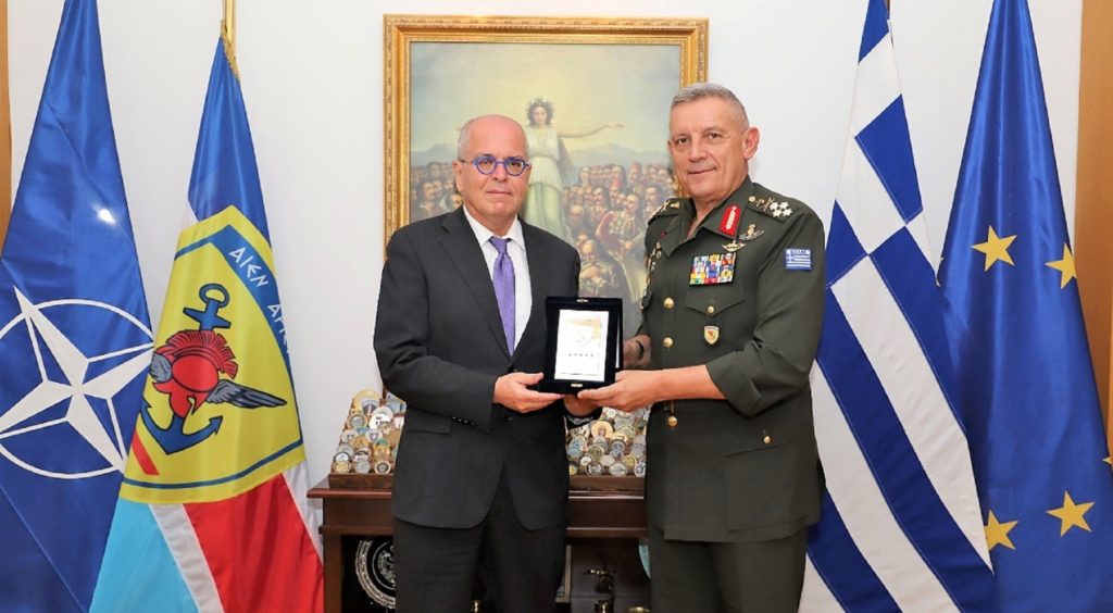 Συνάντηση του Αρχηγού ΓΕΕΘΑ με τον πρέσβη του Ισραήλ – Στρατιωτική συνεργασία και κοινές δράσεις των δύο χωρών στο επίκεντρο