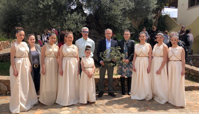 Τελετή κοπής κότινου, από την Αρχαία Ελιά των Βουβών