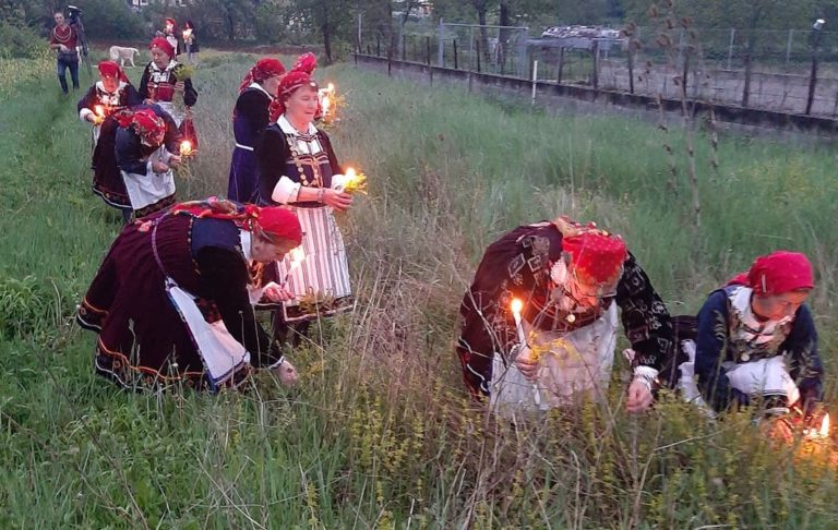 Κοζάνη: Η πρωτομαγιάτικη συνάντηση των γυναικών της Λευκοπηγής με την αναγεννημένη φύση (video)