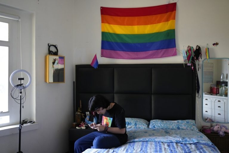 Σοκ από τα ευρήματα δημοσκόπησης στις ΗΠΑ: Οι μισοί νέοι ΛΟΑΤΚΙ «σκέφτηκαν σοβαρά» την αυτοκτονία το 2021