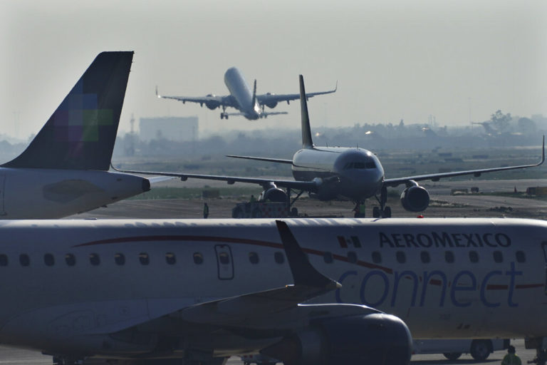 Παρ’ολίγον σύγκρουση αεροπλάνων στο διεθνές αεροδρόμιο στο Μεξικό