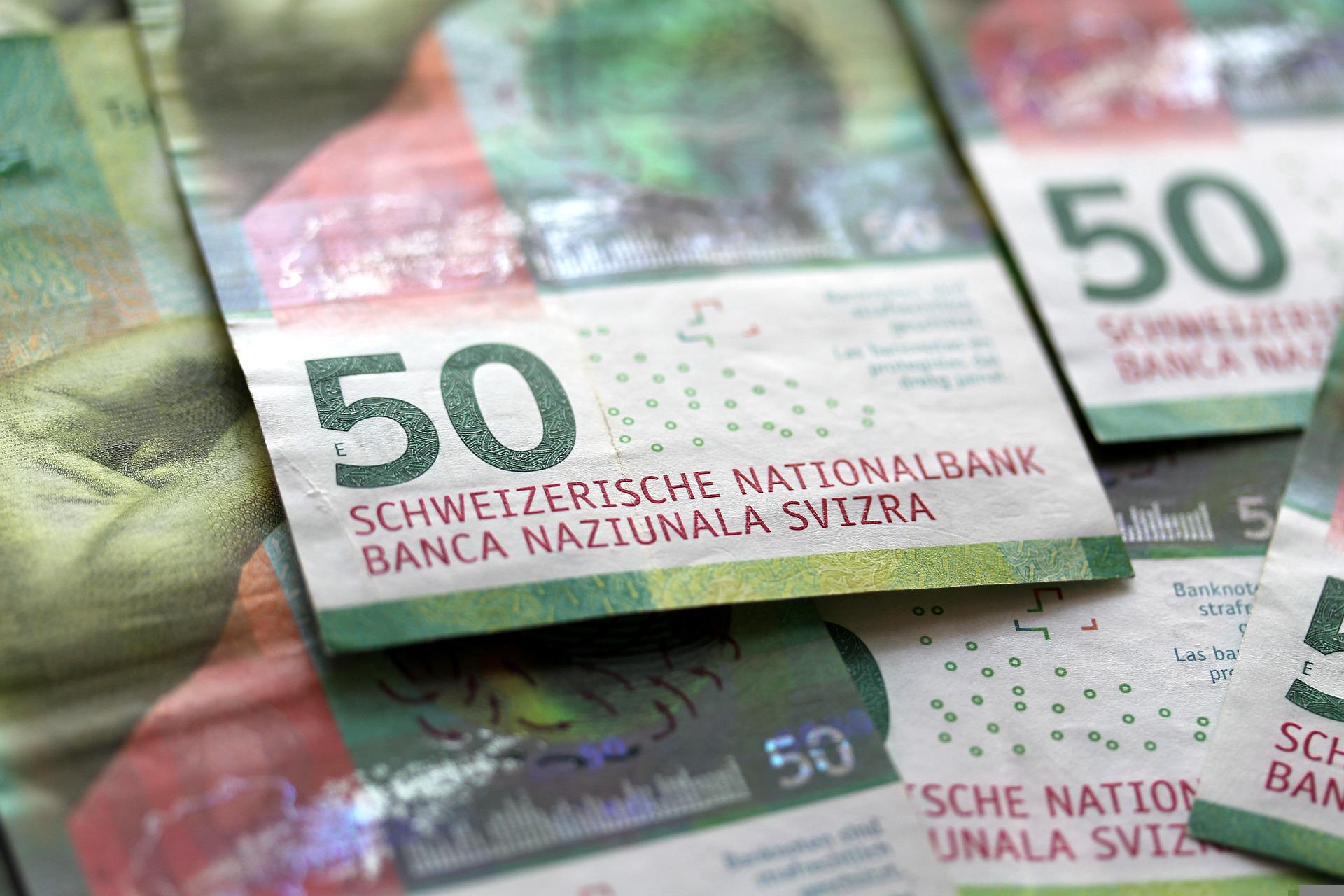 Η Ελβετία «ξεπάγωσε» 3,4 δισ. φράγκα ρωσικής περιουσίας