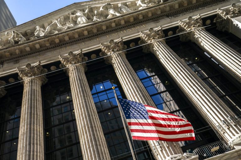 Κλείσιμο με μεγάλη άνοδο στη Wall Street μετά τις ανακοινώσεις της Fed