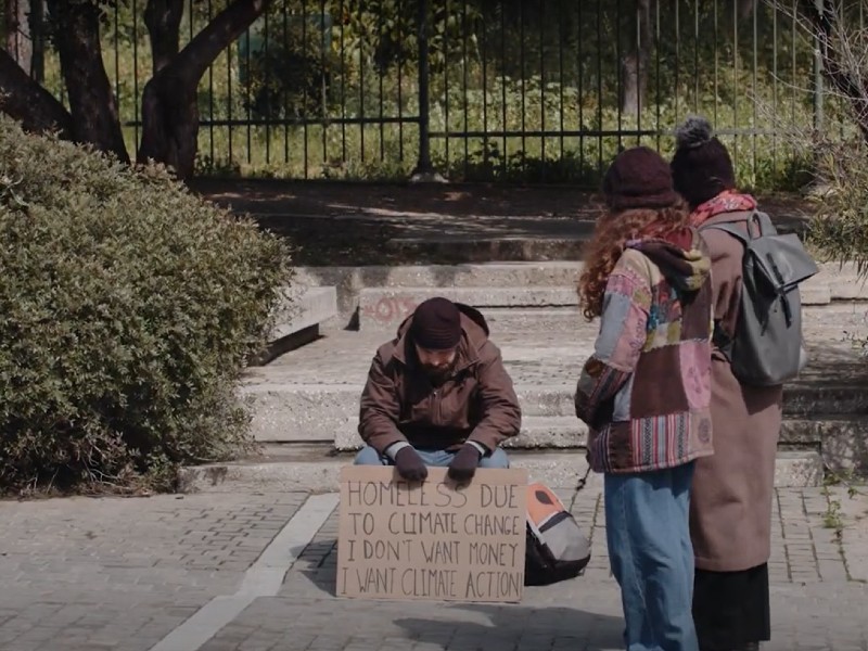 Άστεγος λόγω κλιματικής αλλαγής: Ένα κοινωνικό πείραμα της ΑctionAid (video)