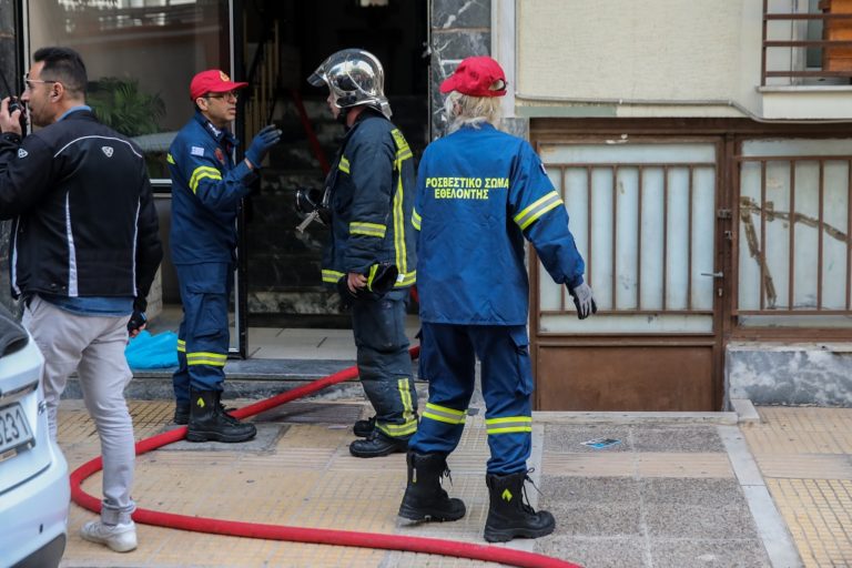 Πυρκαγιά σε διαμέρισμα στα Πετράλωνα