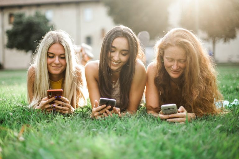 Μέσα κοινωνικής δικτύωσης: Αποσυνδεθείτε τώρα… και θα νιώσετε καλύτερα
