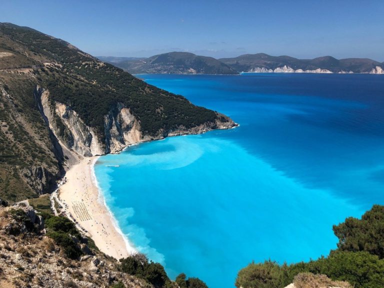Οι ελληνικές παραλίες φιγουράρουν στις βρετανικές εφημερίδες ως ιδανικοί προορισμοί