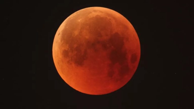 Έρχεται το «ματωμένο φεγγάρι» – Πού να δείτε την ολική έκλειψη της Σελήνης