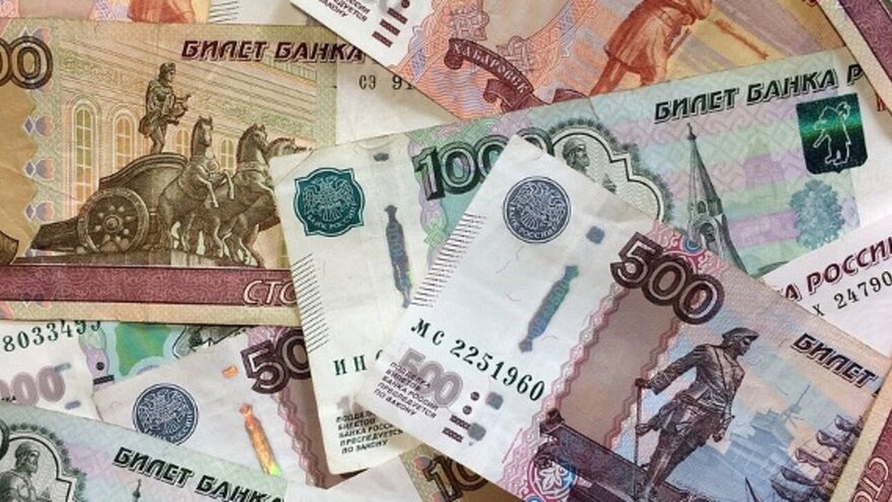 Το ρούβλι συνεχίζει να ενισχύεται έναντι του δολαρίου και του ευρώ -  ertnews.gr