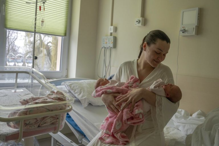 Η Ρωσία θα απαγορεύσει στους ξένους να χρησιμοποιούν τις παρένθετες μητέρες της
