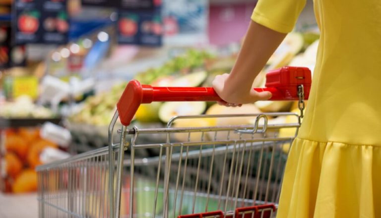 Έρευνα: Αγοράζουμε λιγότερα και φθηνότερα καταναλωτικά προϊόντα σύμφωνα με το ΙΕΛΚΑ (video)
