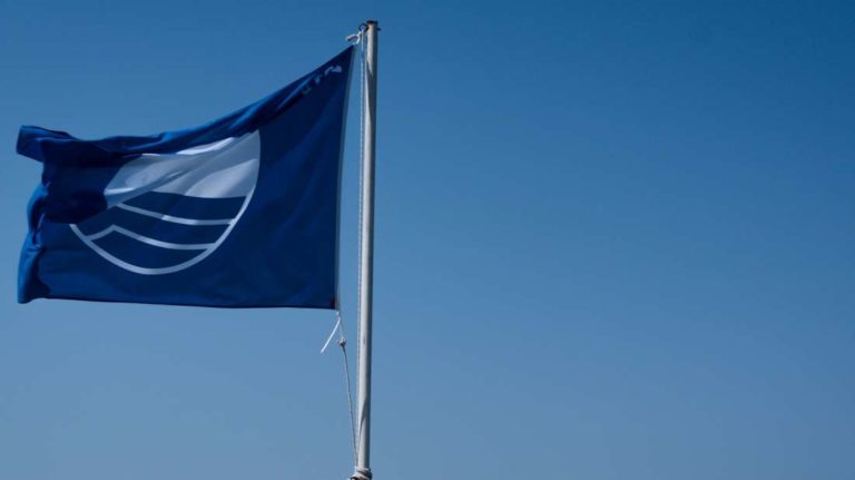 Με 13 συνολικά Γαλάζιες Σημαίες υποδέχεται την τουριστική σεζόν ο Δ. Αποκορώνου