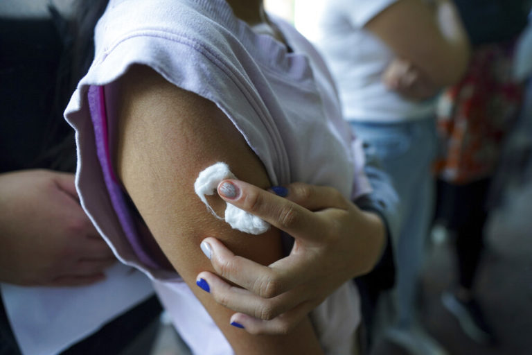 Ευλογιά των πιθήκων: Ποιοι συνιστάται να εμβολιαστούν στην Ελλάδα – Τι αποφάσισε η Εθνική Επιτροπή Εμβολιασμών