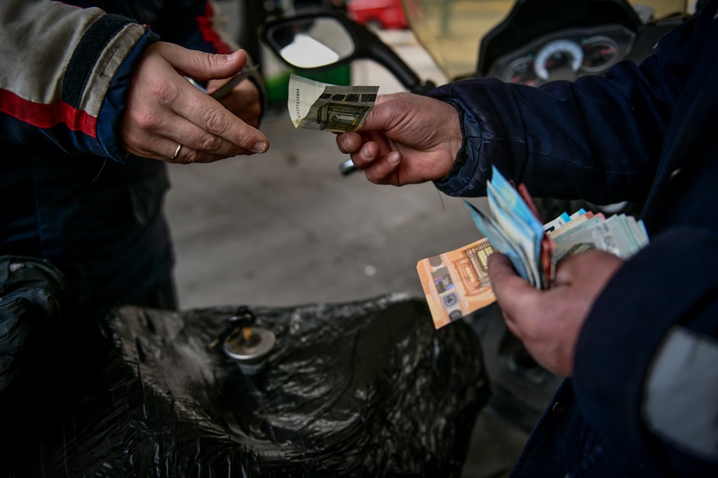 Πρόστιμα 20.000 ευρώ σε 4 βενζινάδικα στην Αττική για αθέμιτη κερδοφορία