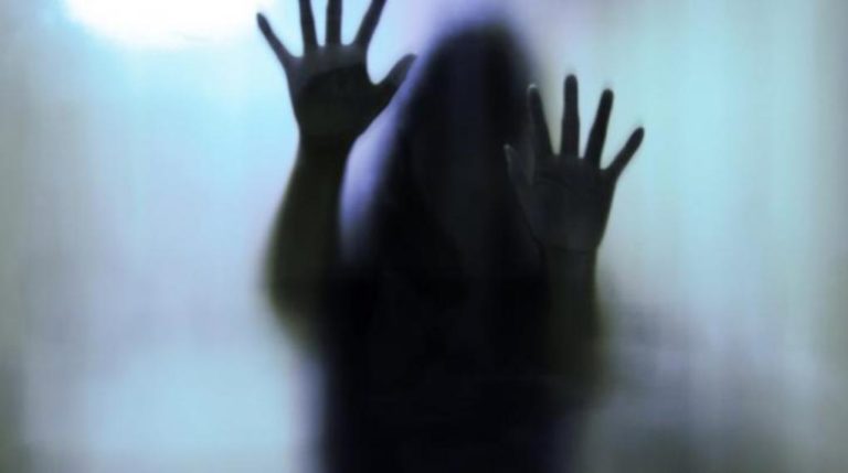 Προφυλακιστέος ο 33χρονος που κατηγορείται ότι απήγαγε και βίασε την πρώην σύζυγό του (video)