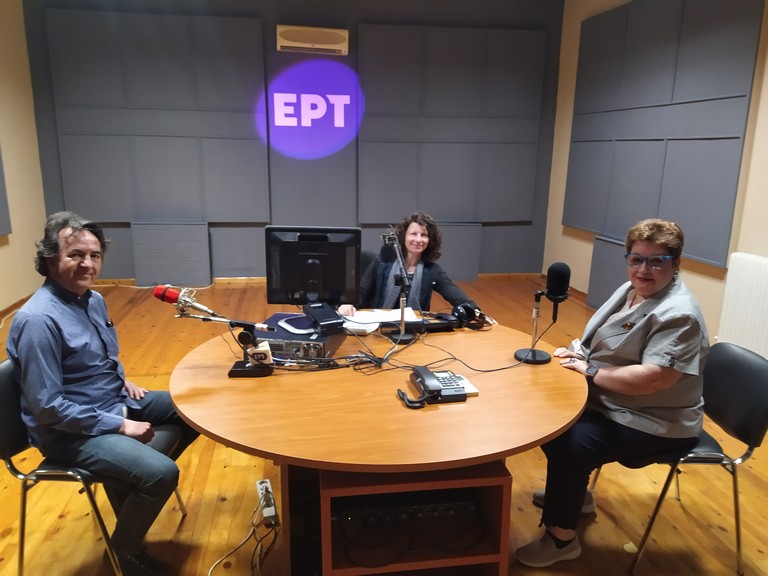 Καντάδα με ένα “μπουκέτο” τραγούδια για τον Έρωτα στους δρόμους της Κομοτηνής