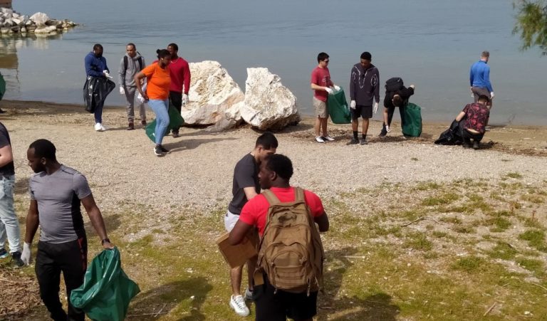 Βόλος: Ναύτες του Πολεμικού Ναυτικού των ΗΠΑ συμμετείχαν στον καθαρισμό του Αναύρου