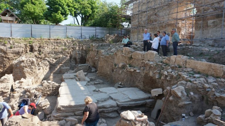 Εντοπίστηκαν θεμέλια του αρχαίου ναού της Αθηνάς Πολιάδος στο Μπεζεστένι Λάρισας