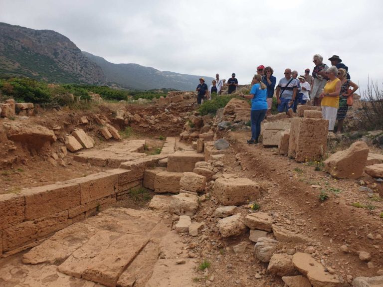 Επίσκεψη εκπαιδευομένων στα τμήματα δια βίου μάθησης στον Αρχαιολογικό χώρο της Φαλάσαρνας