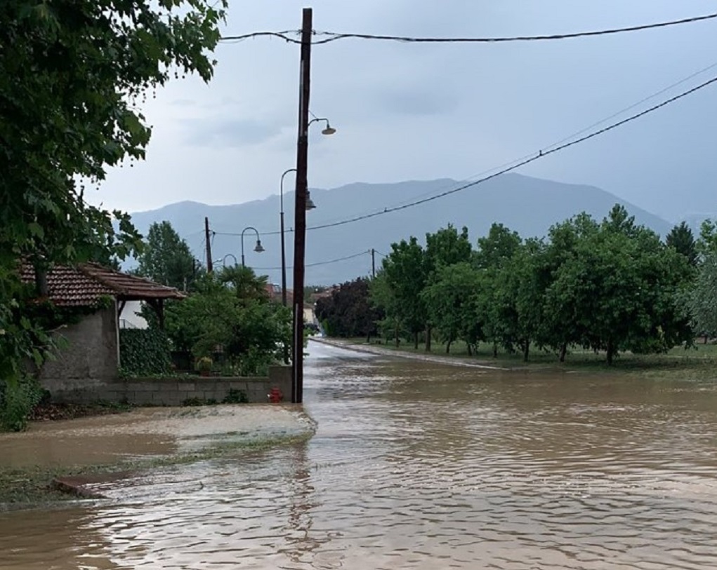 Βελτιώνεται ο καιρός απομακρύνεται η κακοκαιρία Genesis (video)