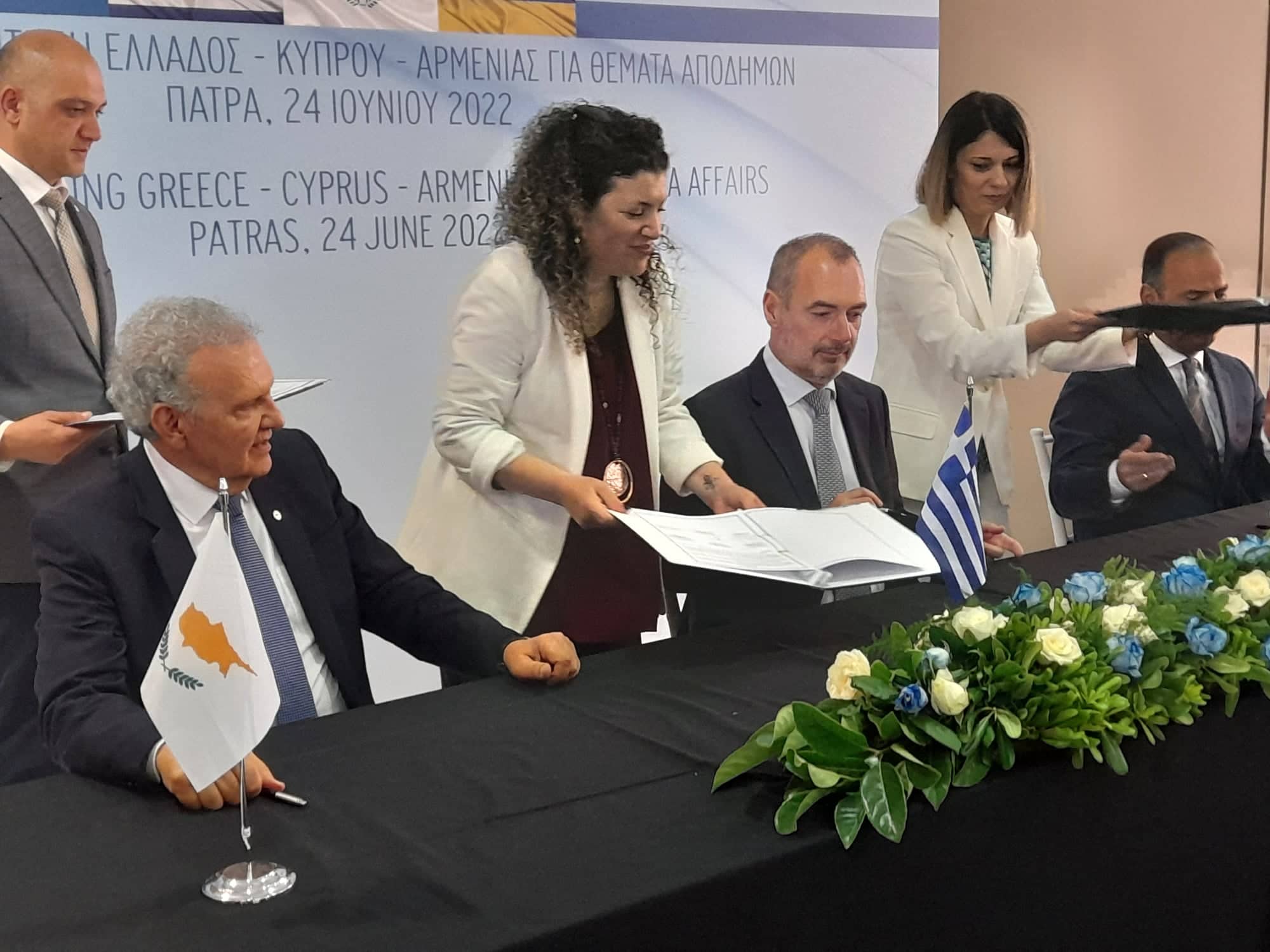 Πάτρα: Ελλάδα – Κύπρος – Αρμενία υπέγραψαν Μνημόνιο συνεργασίας για θέματα Αποδήμων