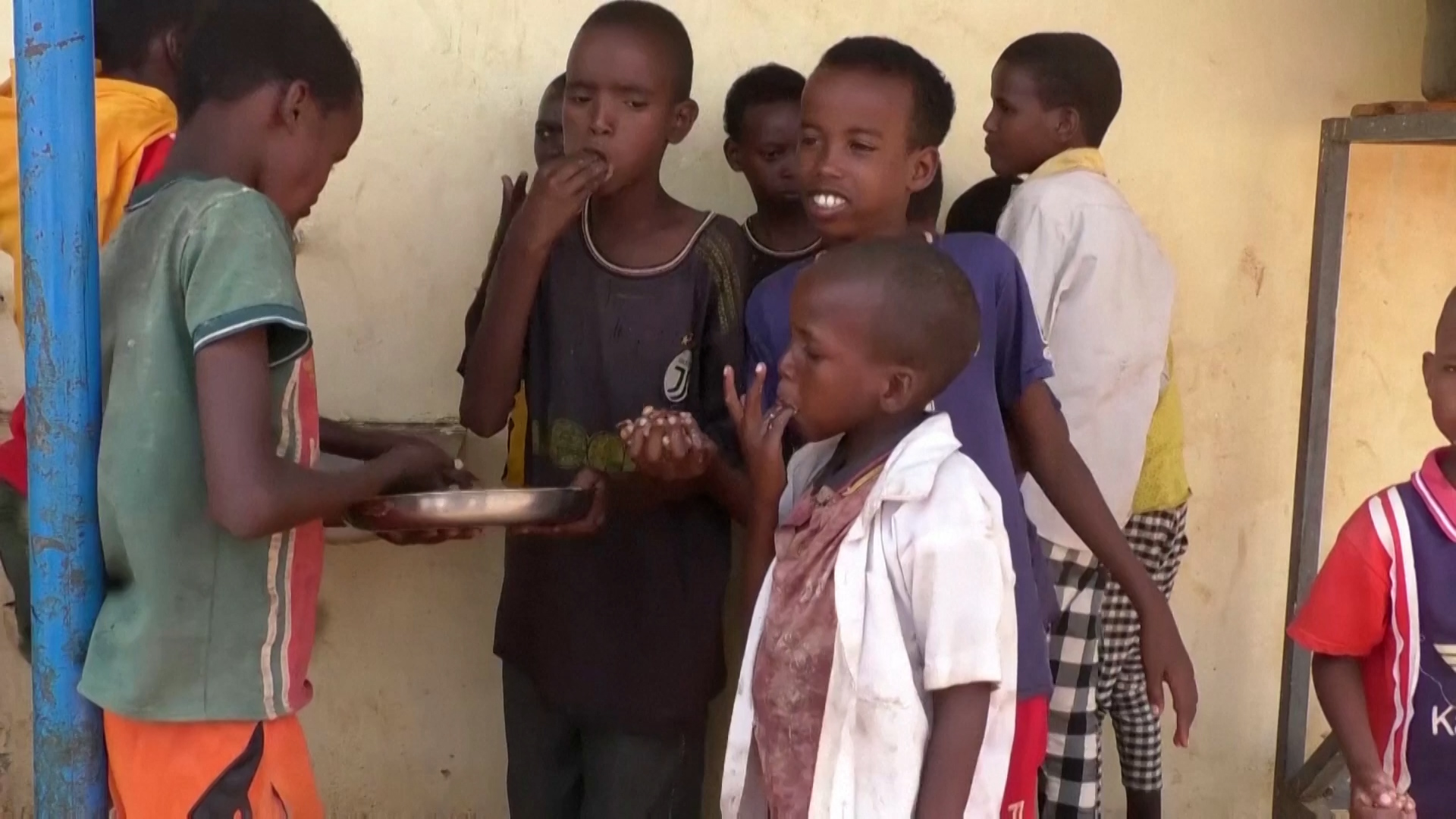 Σομαλία: Ο αγώνας παιδιών να βρούν φαγητό εν μέσω της χειρότερης ξηρασίας των τελευταίων δεκαετιών (video)
