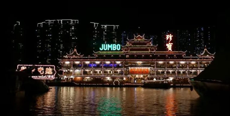 Το εμβληματικό εστιατόριο Jumbo του Χονγκ Κονγκ βυθίστηκε στη θάλασσα