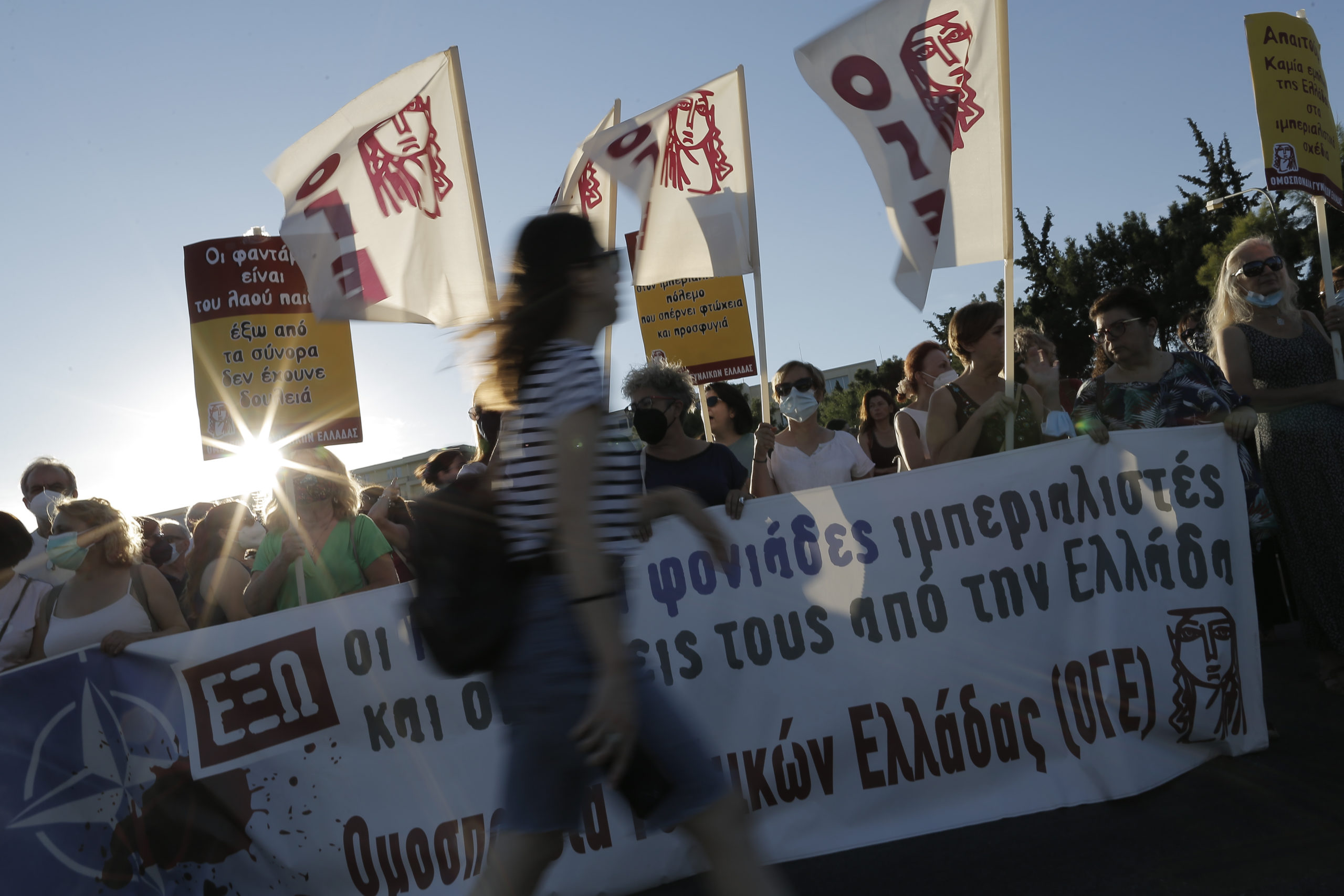 Αντινατοϊκή συγκέντρωση έξω από το Υπουργείο Εθνικής Άμυνας