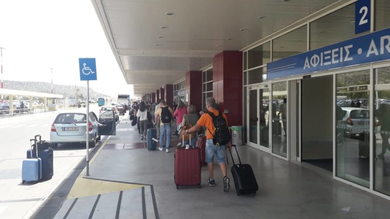 “Βούλιαξαν” από τουρίστες τα Χανιά