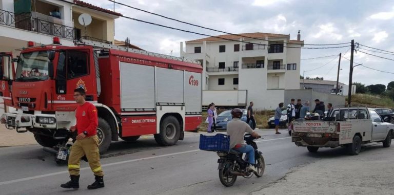 Σκιάθος: Νεαρή οδηγός μηχανής σφηνώθηκε στους τροχούς πυροσβεστικού οχήματος