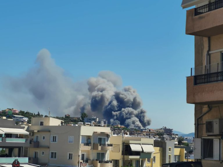 Ηράκλειο: Υπό έλεγχο η πυρκαγιά σε αποθήκη ξυλείας (video)- Σοβαρές ζημιές σε τρεις επιχειρήσεις