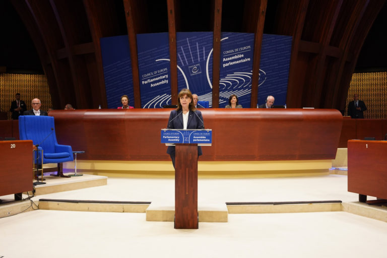 Ηχηρή απάντηση Κ. Σακελλαροπούλου στην Τουρκία: Δεν έχει αναγνωρίσει ποτέ την δικαιοδοσία του Δικαστηρίου της Χάγης