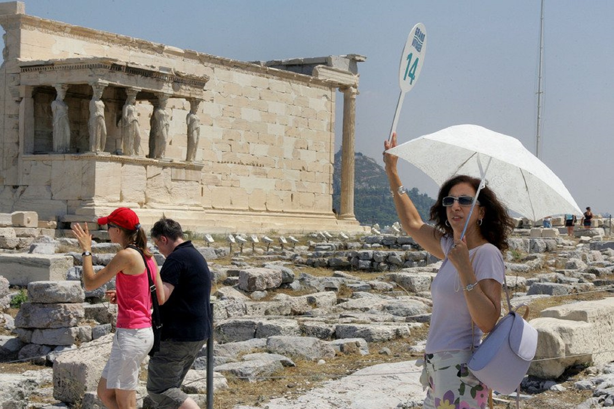 Σχολές Ξεναγών: Ανοίγει σήμερα η πλατφόρμα για αιτήσεις σε Αθήνα, Θεσσαλονίκη και Ρόδο