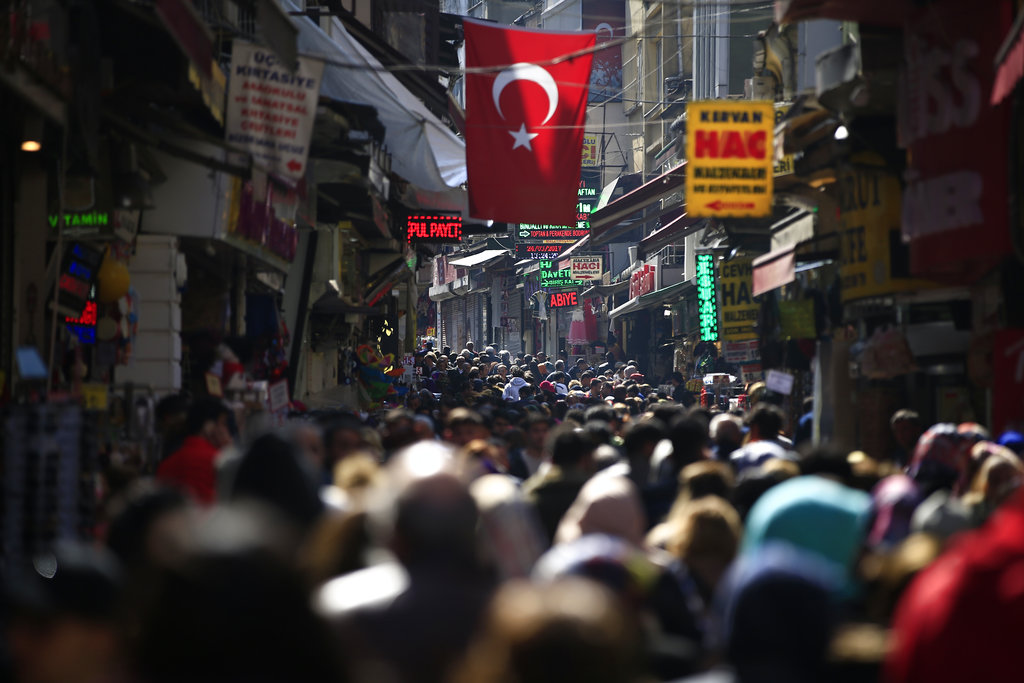 Καταρρέει η τουρκική οικονομία – Κρίσιμες αποφάσεις για τα επιτόκια