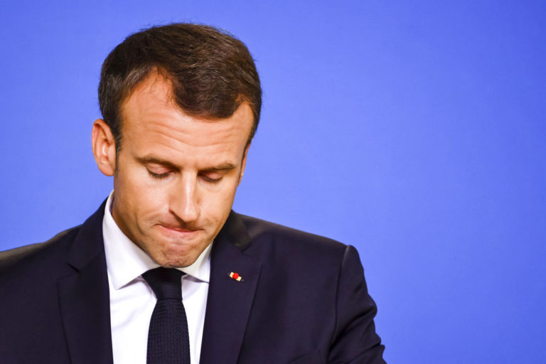 Αναταραχή στη Γαλλία: Έχασε την πλειοψηφία ο Μακρόν – Έκανε την έκπληξη η Λεπέν