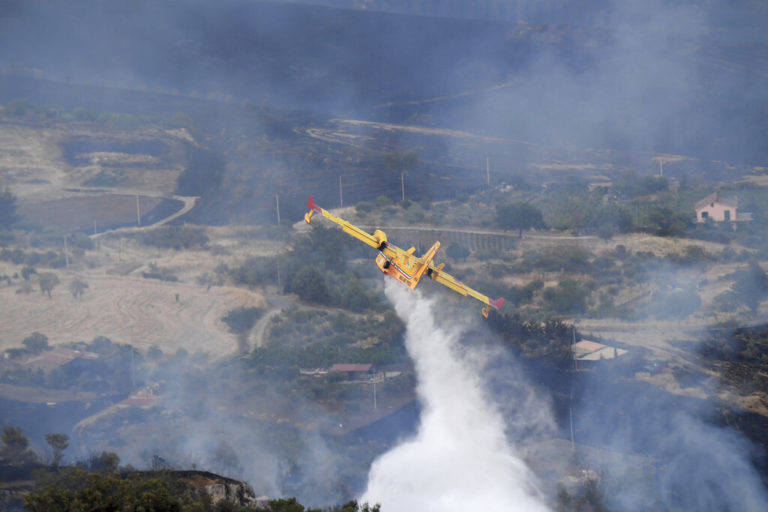 Ιταλία: Μεγάλη πυρκαγιά σε κάμπινγκ έξω από τη Ρώμη – Εξερράγησαν 50 φιάλες υγραερίου