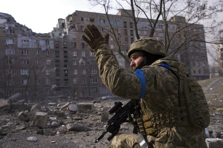 Ουκρανία: Ρωσικό σφυροκόπημα στα ανατολικά –  Σφίγγει ο κλοιός στο Σεβεροντόνετσκ