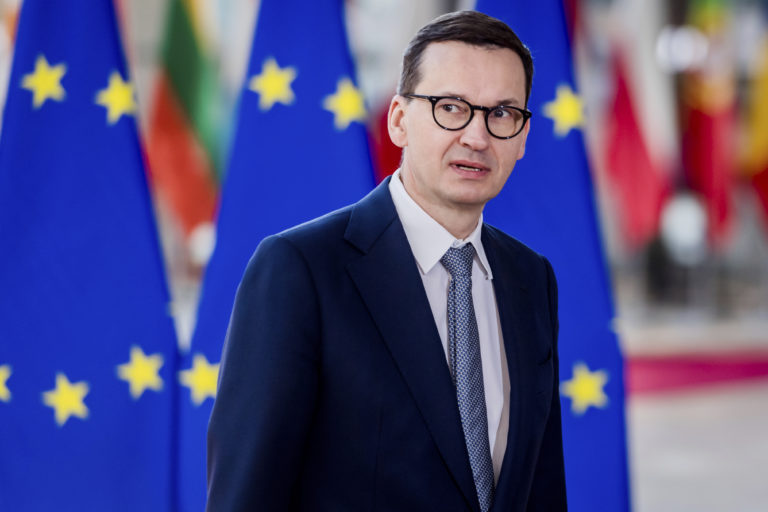 ΕΚ: Να μην εγκριθεί το σχέδιο ανάκαμψης της Πολωνίας έως ότου εκπληρωθούν οι προϋποθέσεις