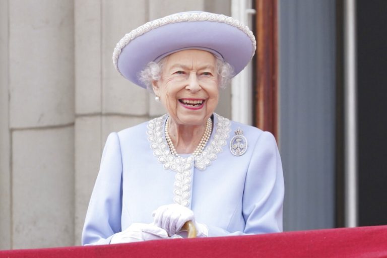 Θα απουσιάσει από τους ιππικούς αγώνες του Έπσομ η βασίλισσα Ελισάβετ – «Πλατινένιο» πάρτι απόψε στο Λονδίνο