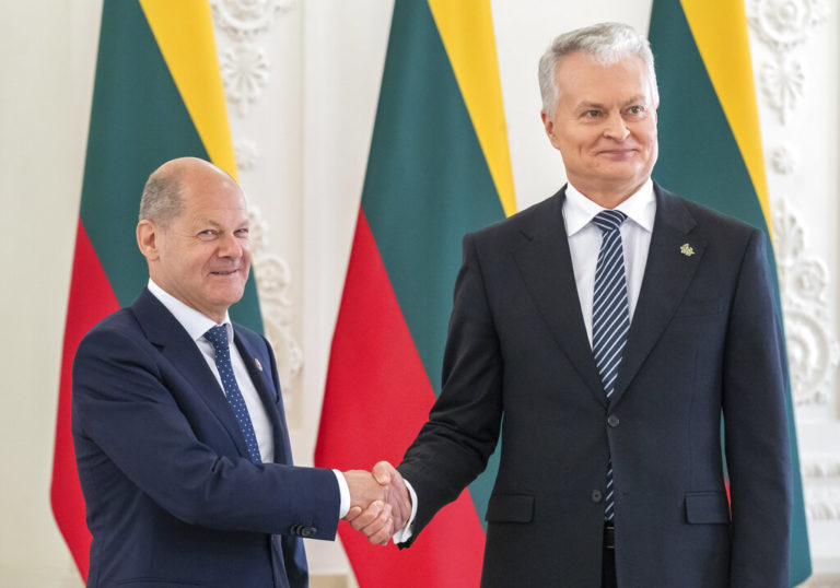Σολτς: Η Γερμανία είναι έτοιμη να στείλει περισσότερα στρατεύματα στη Λιθουανία
