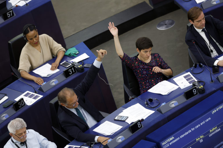 ΕΚ: Το Ευρωπαϊκό Κοινοβούλιο ενεργοποιεί τις διαδικασίες για την τροποποίηση των Συνθηκών της ΕΕ
