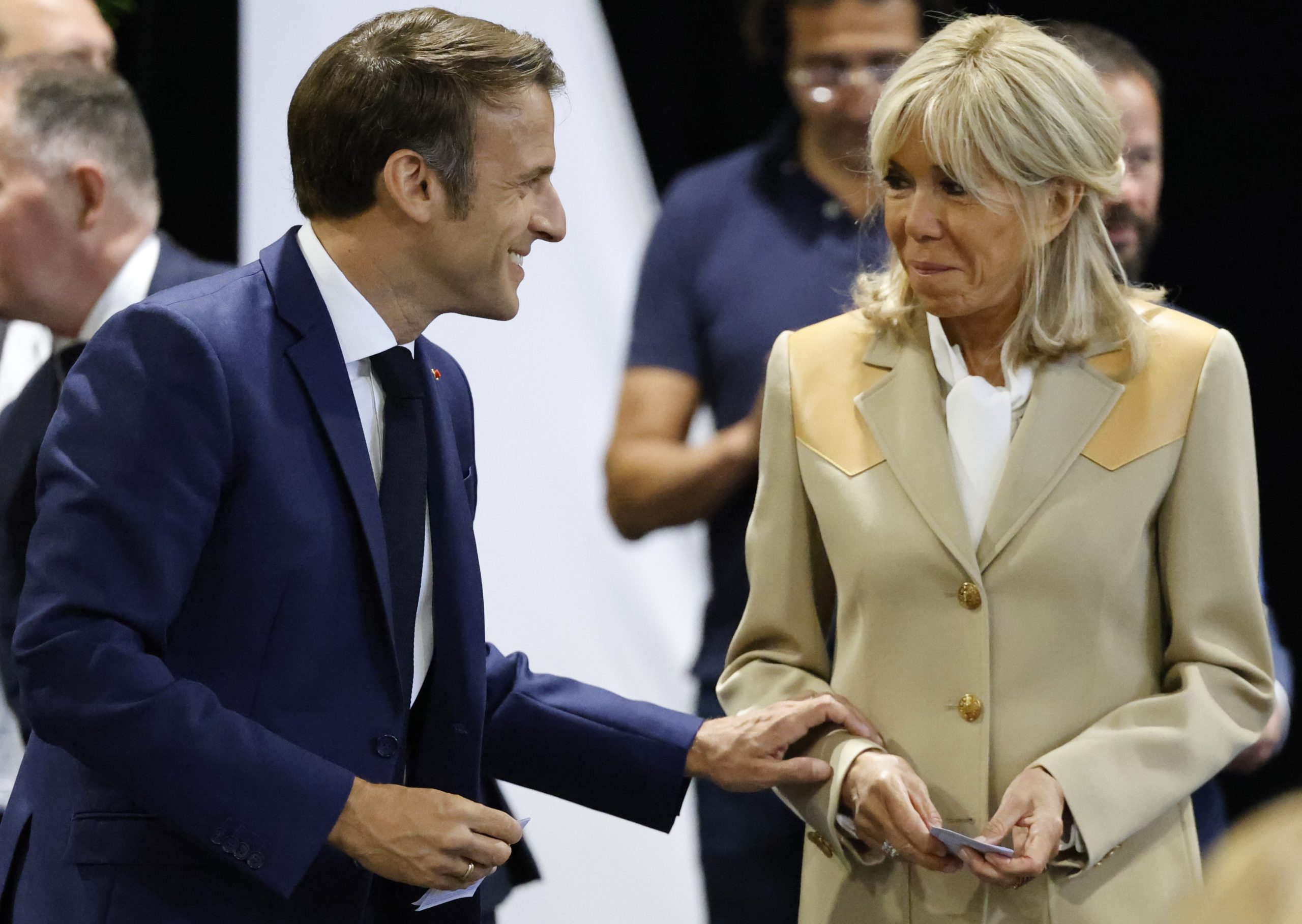 Γαλλία: Πρόταση μομφής καταθέτει η Αριστερά του Μελανσόν – Λεπέν: Πρόεδρος μειοψηφίας ο Μακρόν