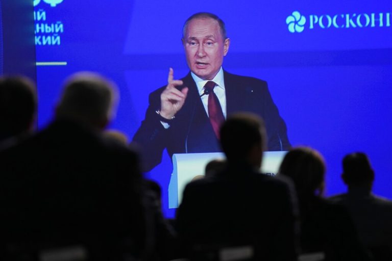 Τα πυρηνικά στην φαρέτρα του Πούτιν: «Δεν σας απειλούμε, σας προειδοποιούμε»