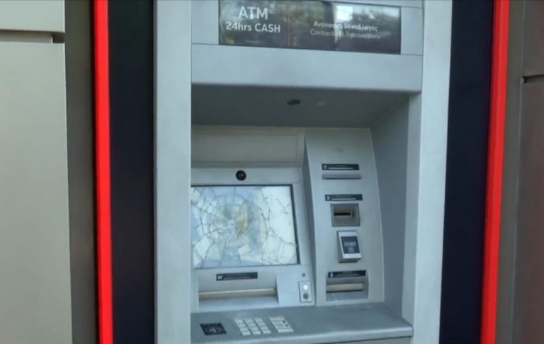 Επίθεση με βαριοπούλες σε υποκατάστημα τράπεζας στην Ευελπίδων (video)