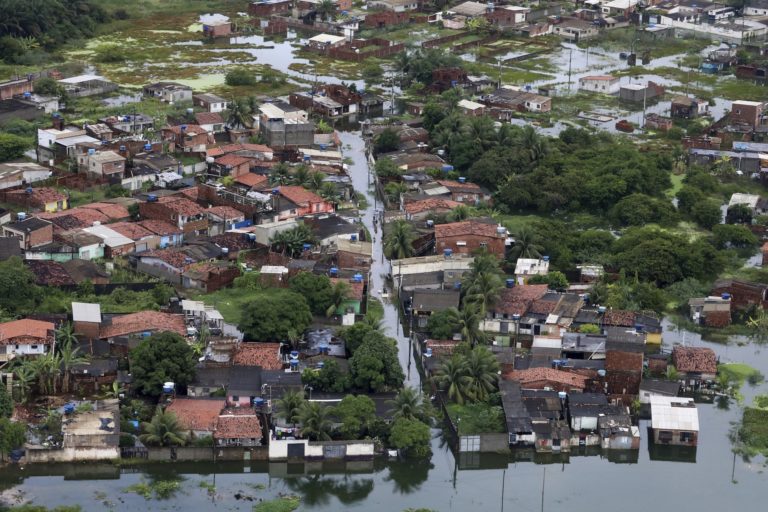 Βραζιλία: Χωρίς τέλος ο απολογισμός των θανάτων από τις καταρρακτώδεις βροχές – Ξεπέρασαν τους 100 οι νεκροί