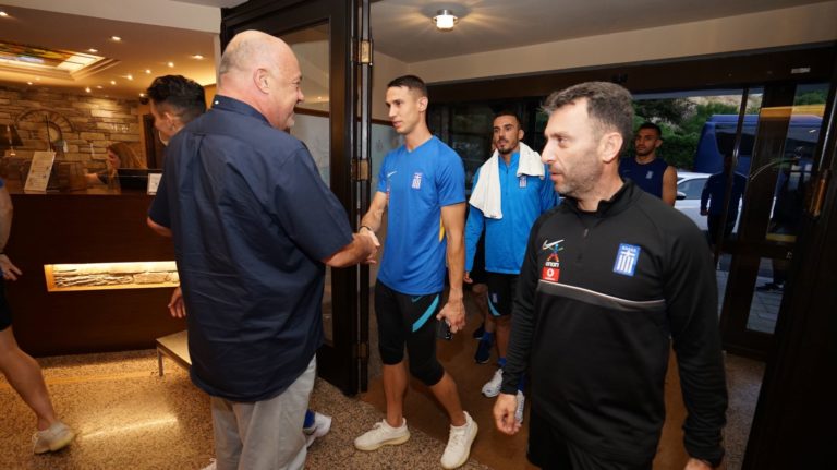 Την αποστολή της Εθνικής Ποδοσφαίρου επισκέφθηκε στην Πορταριά ο δήμαρχος Βόλου