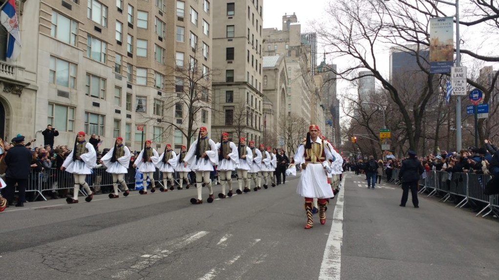Νέα Υόρκη: Ενθουσιασμός και γαλανόλευκο χρώμα στην Ελληνική Παρέλαση στην 5η Λεωφόρο