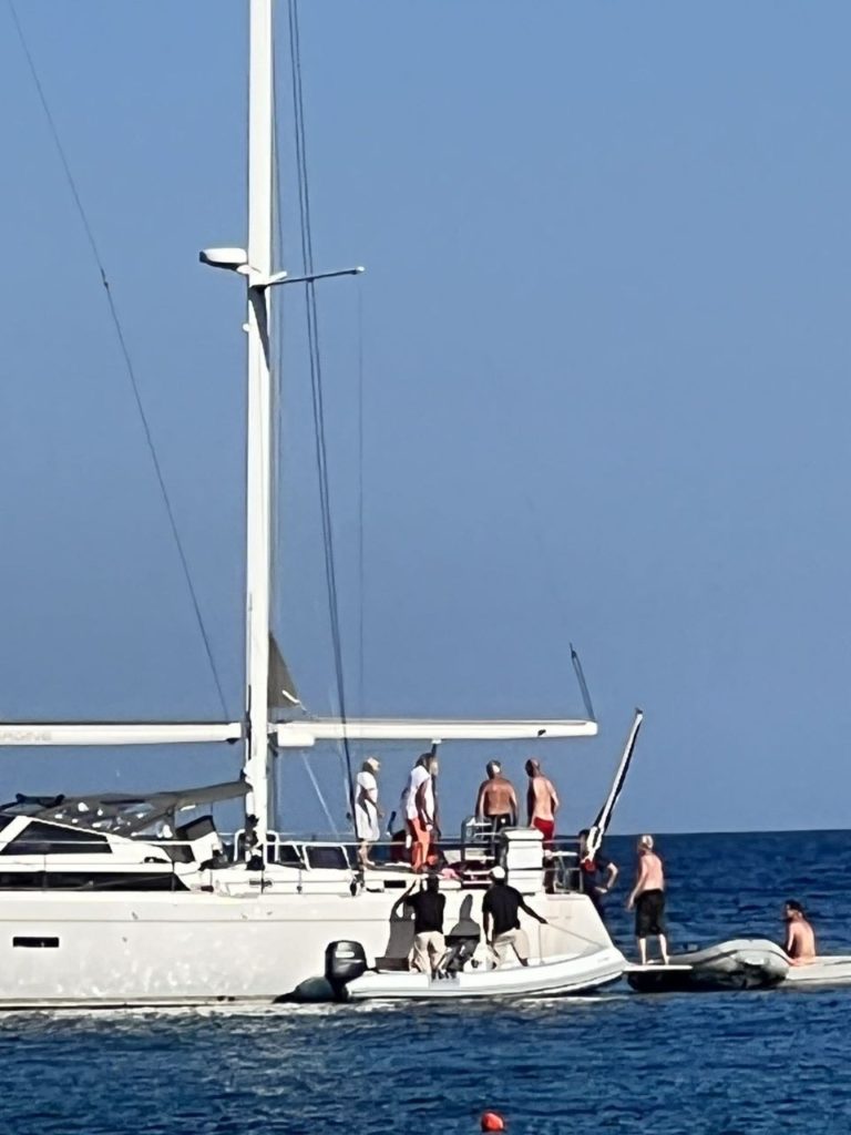 Έκρηξη σε ιστιοπλοϊκό σκάφος στην παραλία Μηλιά Αλοννήσου – Τρεις τραυματίες